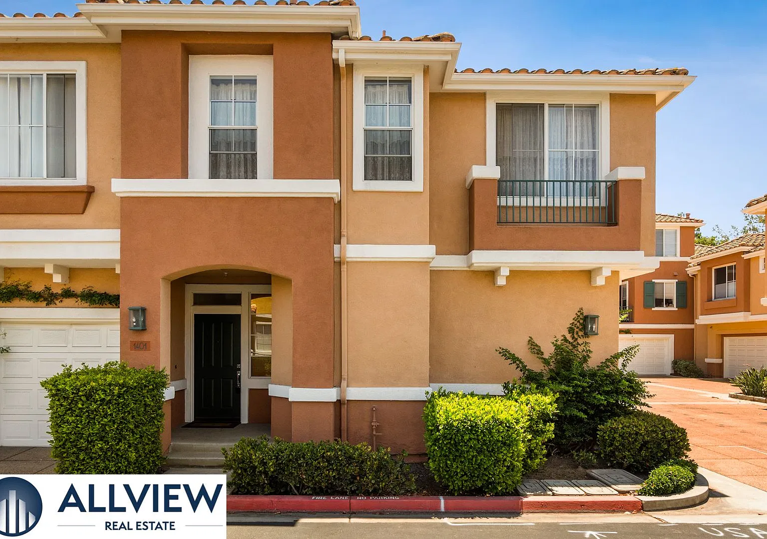 Beautiful townhouse located in the highly desirable area of Westpark in Irvine! — Photo 2