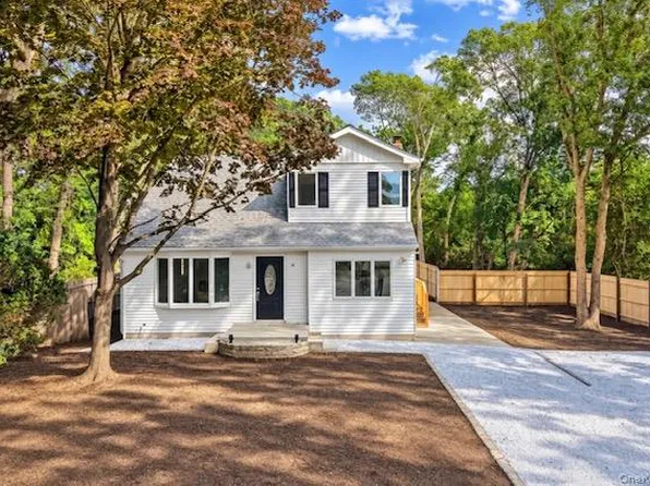 34 Pinelawn Avenue, Shirley, NY 11967