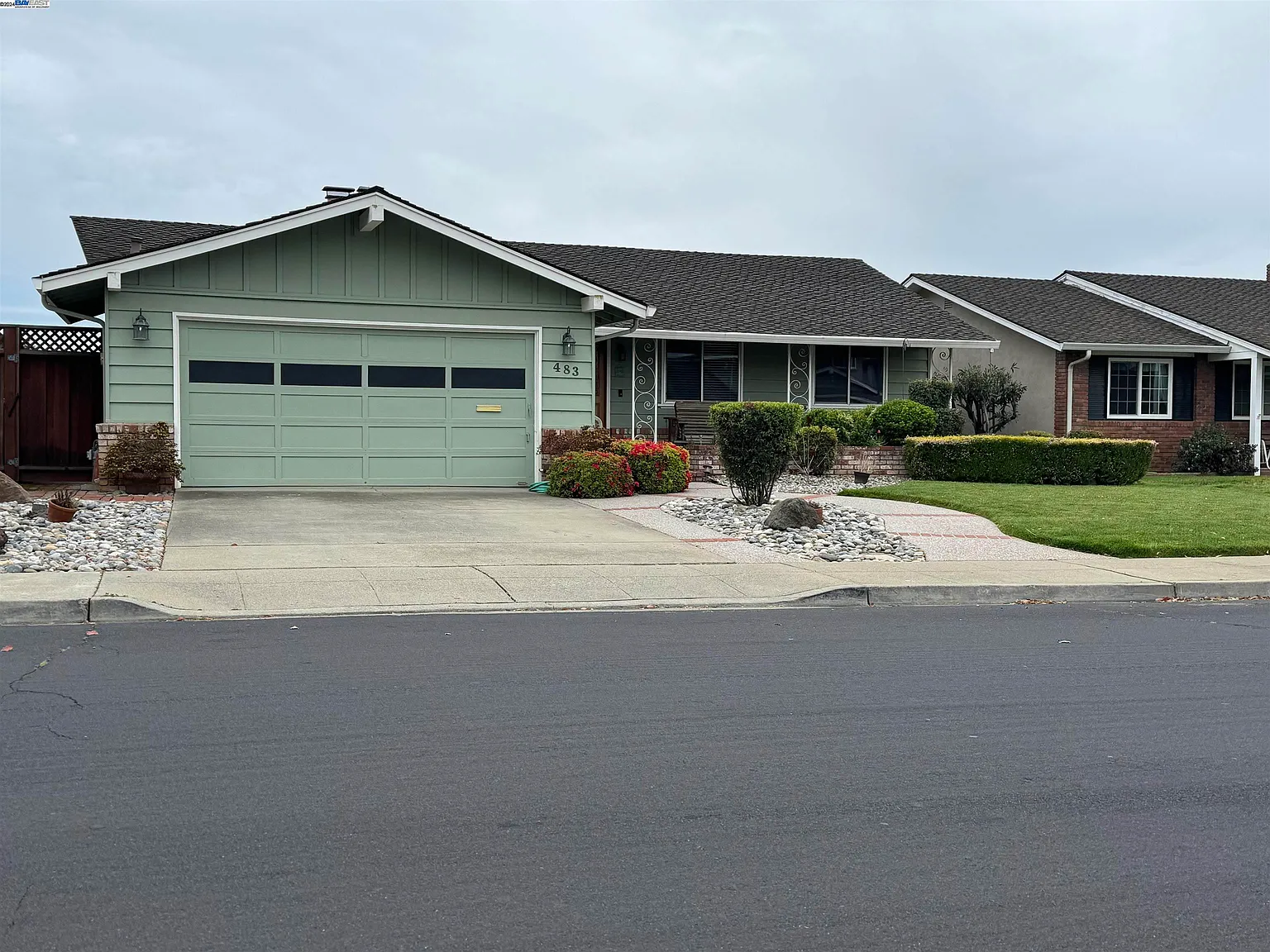 483 Ontario Dr photo 1
