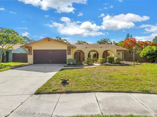 10657 Del Prado Dr E, Largo, FL 33774