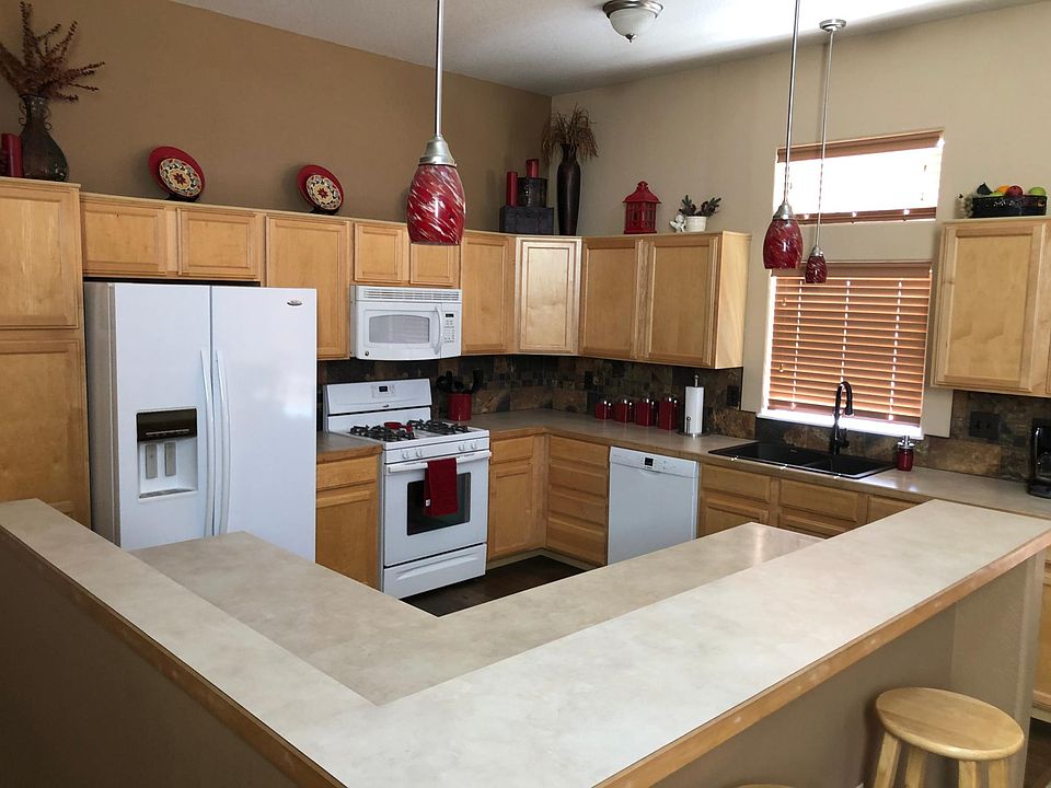 MAIN KITCHEN