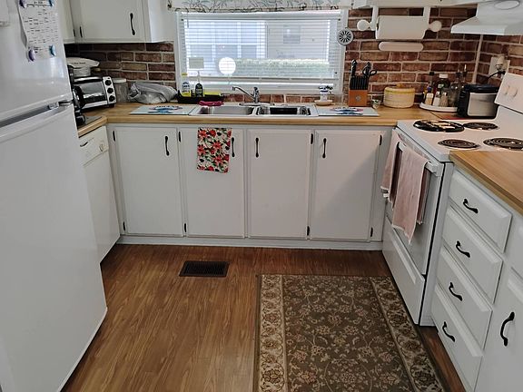5th image of 20451 Powell Rd Unit 26