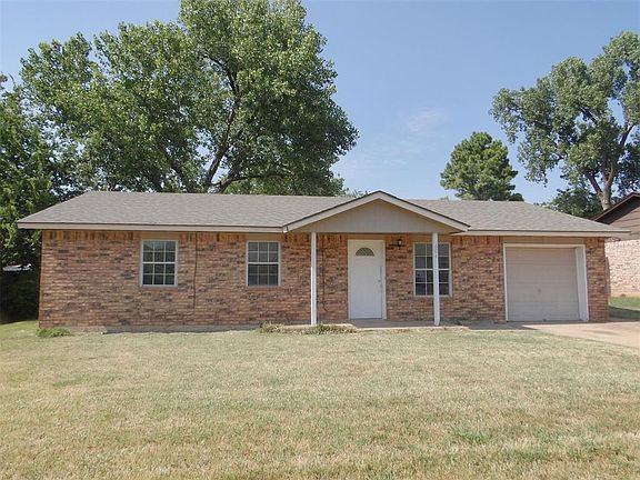 2nd image of 601 Woods Dr