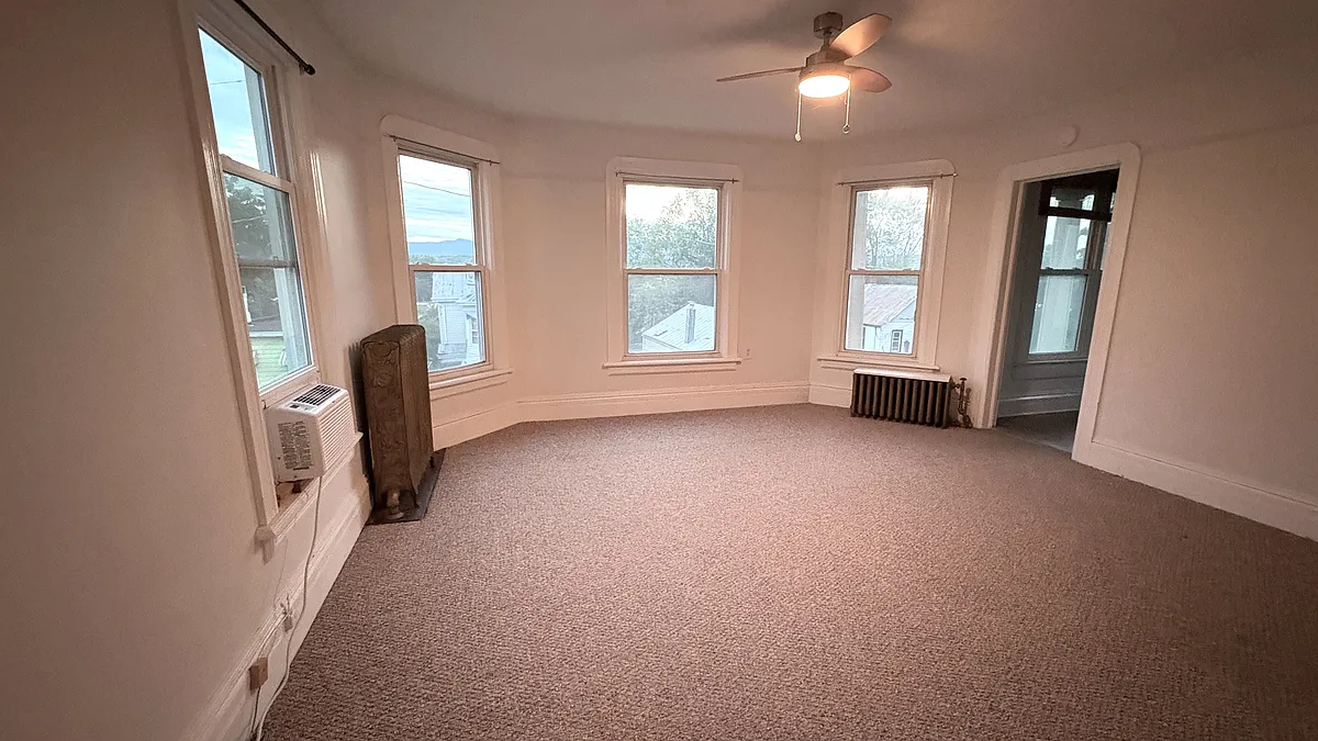 Living Room - 28 New St #2W