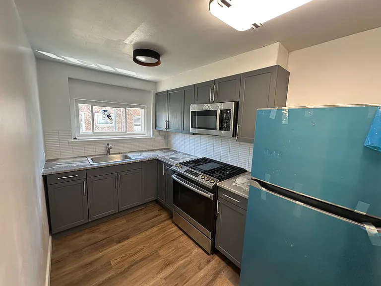 638 E Carver St #1 — Photo 3