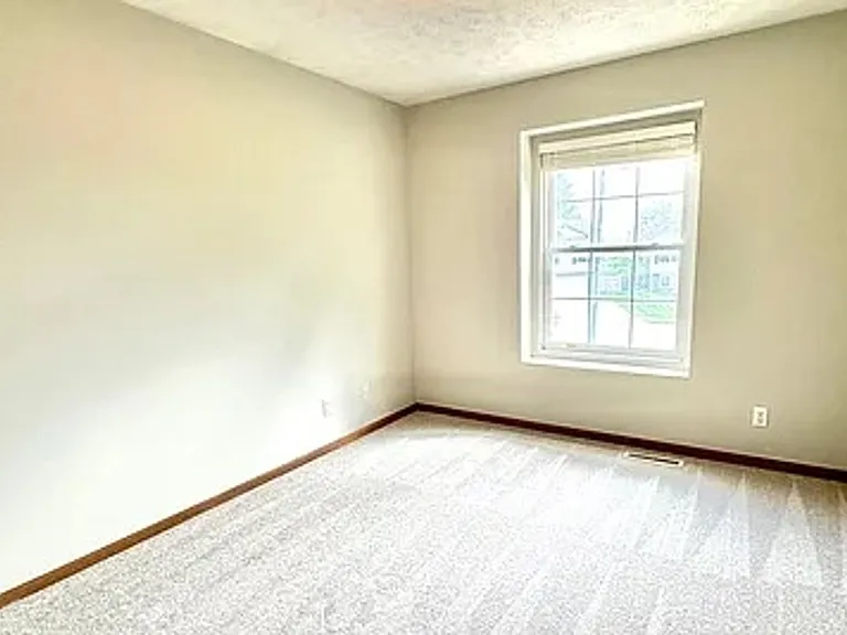7407 S 176th Cir — Photo 7