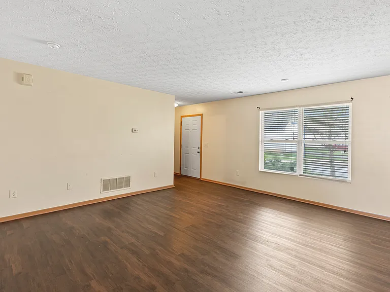 6306 Pompano St — Photo 4