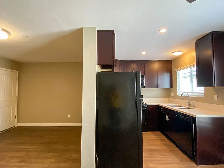 SF Laurel Apts — Photo 9