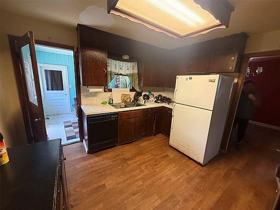5th image of 1800 Carlisle St