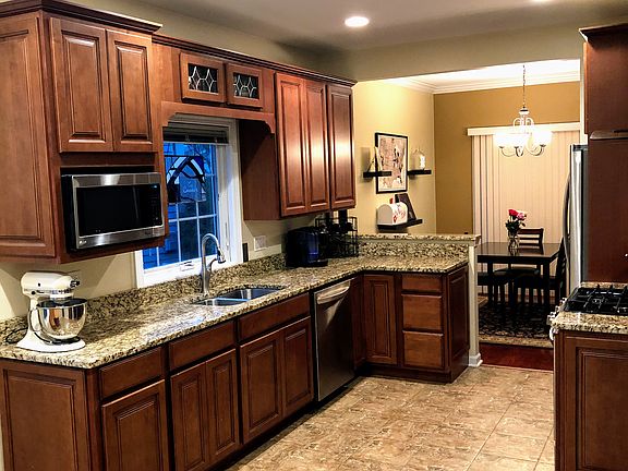 3rd image of 661 Dogleg Ln
