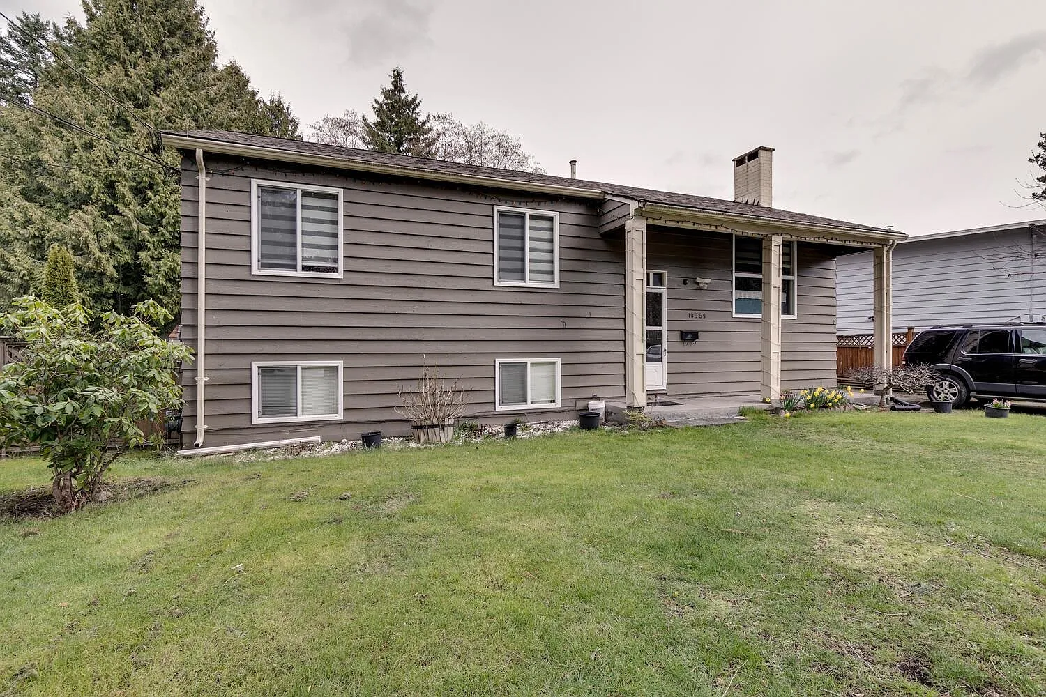 10969 86a Ave photo 1