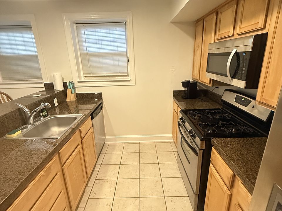 1st image of 3015 West Ave