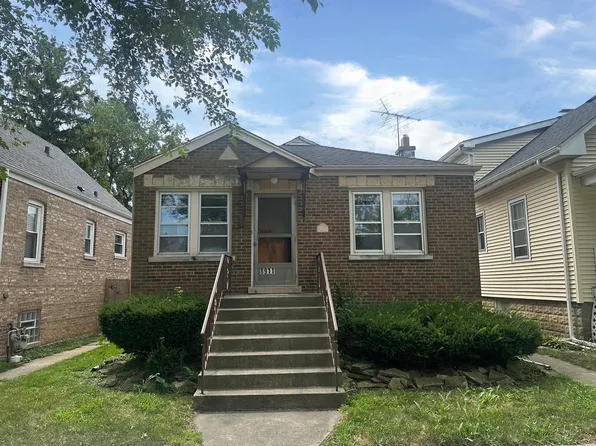 8911 Southview Ave, Brookfield, IL 60513