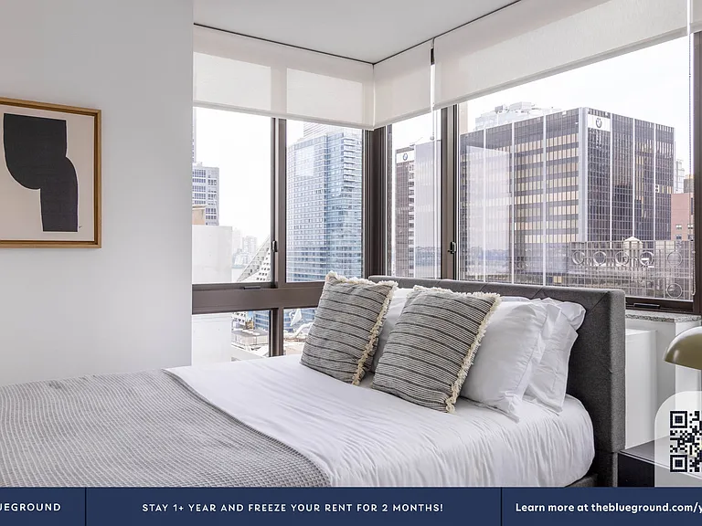 500 W 56th St #1905 — Photo 17