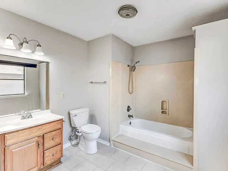 2015 Newton Dr — Photo 24