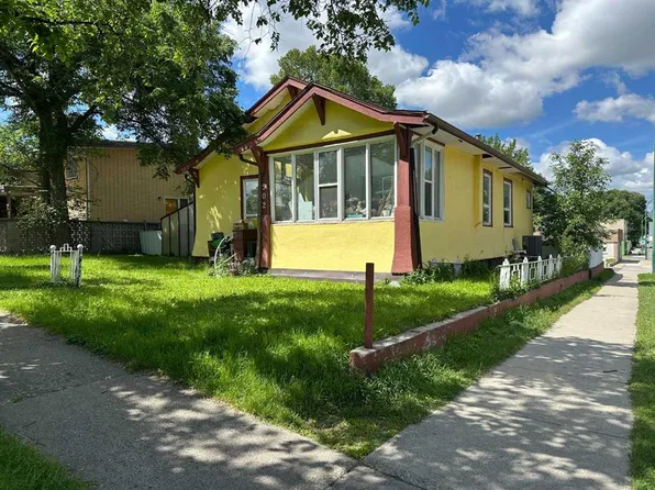 902 E 12th St S, Lethbridge, AB T1J 2S7