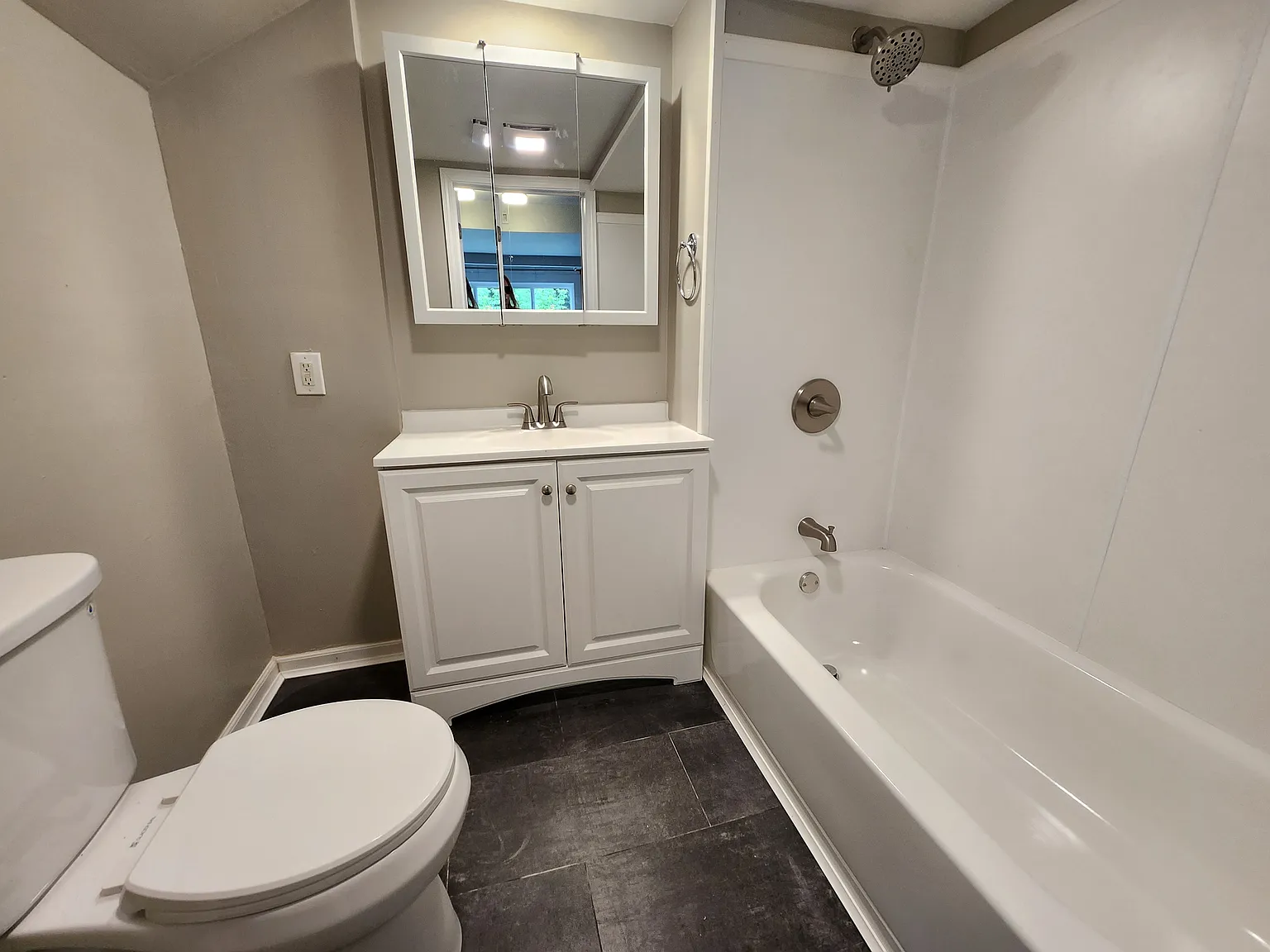 4 bed, 1676 sqft, $1,897 — Photo 3