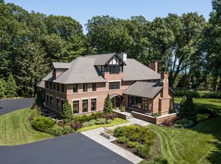 520 Forest Cove Rd, Lake Bluff, IL 60044