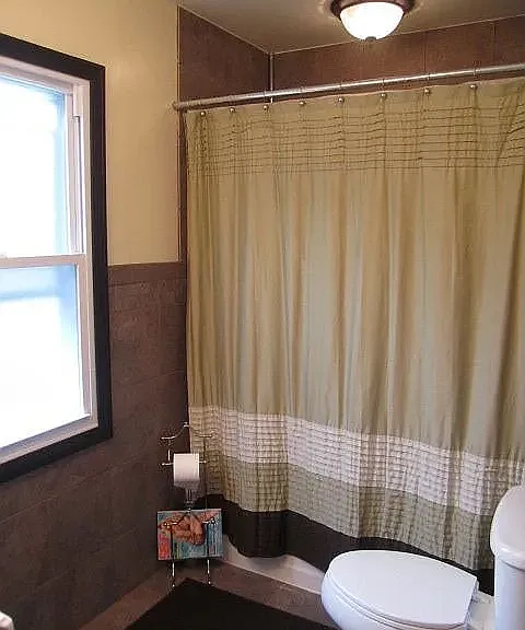 2nd floor full bathroom