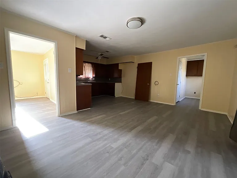 1361 Shady Ln — Photo 3