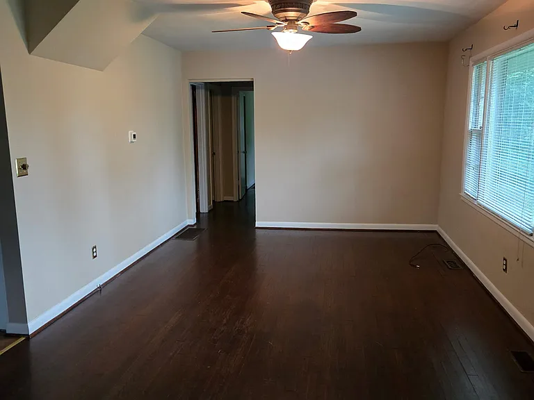 Large front room with picture window