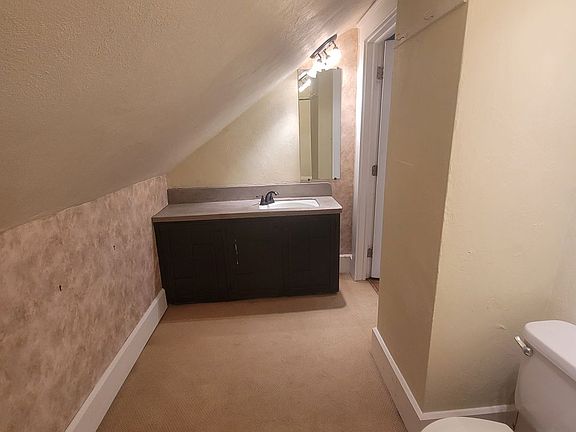 2nd image of 915 High St #1/2
