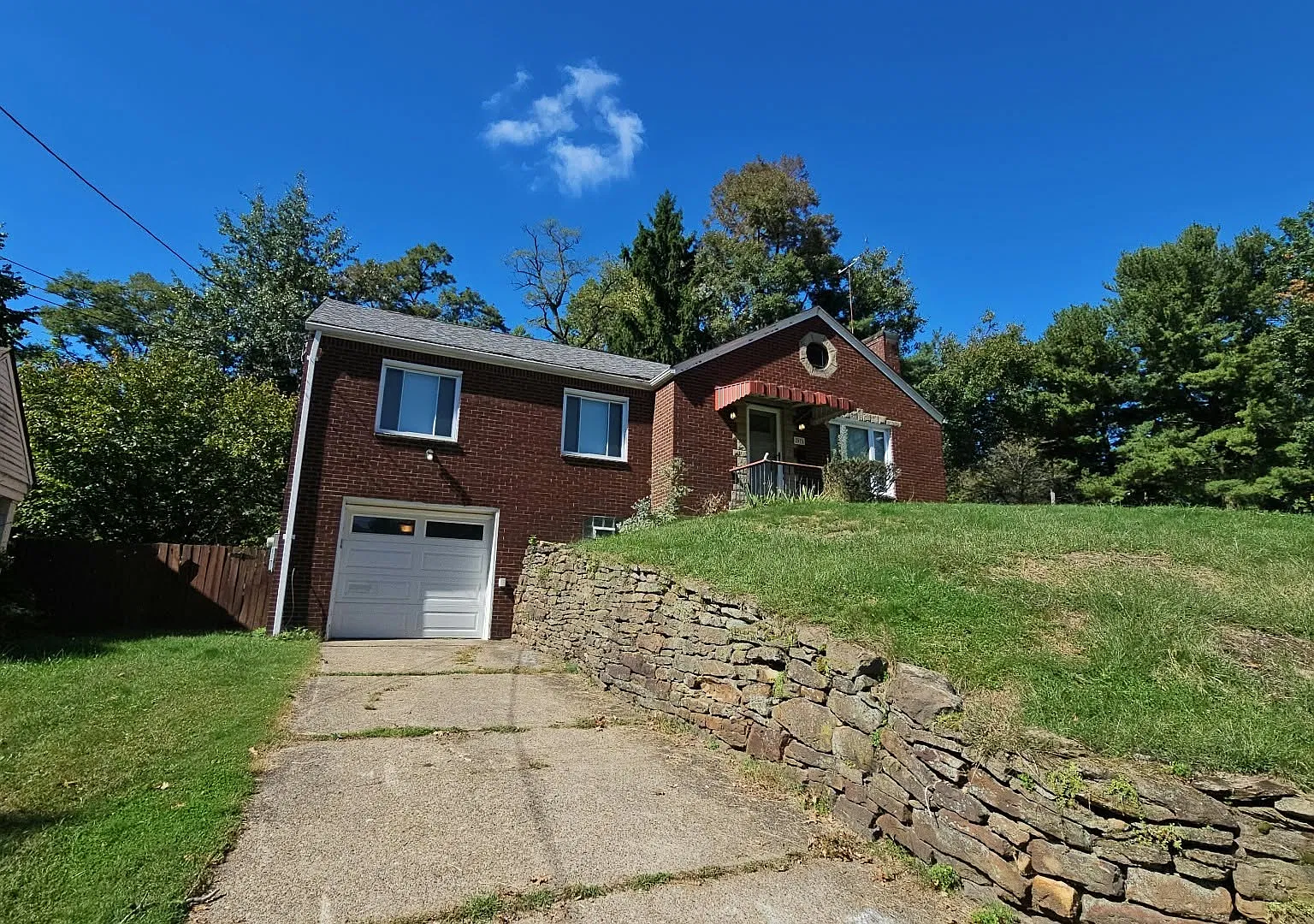 3 bed, 1124 sqft, $2,100 — Photo 2