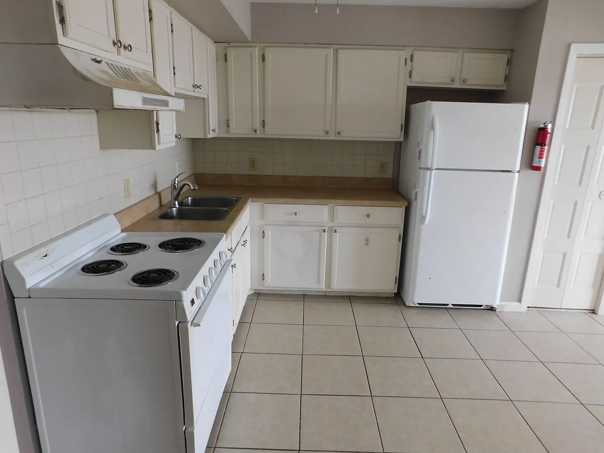 Building Photo - Broadview Apartments