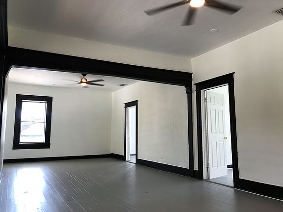 5th image of 1916 E Columbus Dr