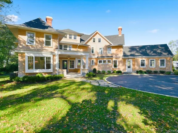 43 Soundview Dr, Huntington, NY 11743