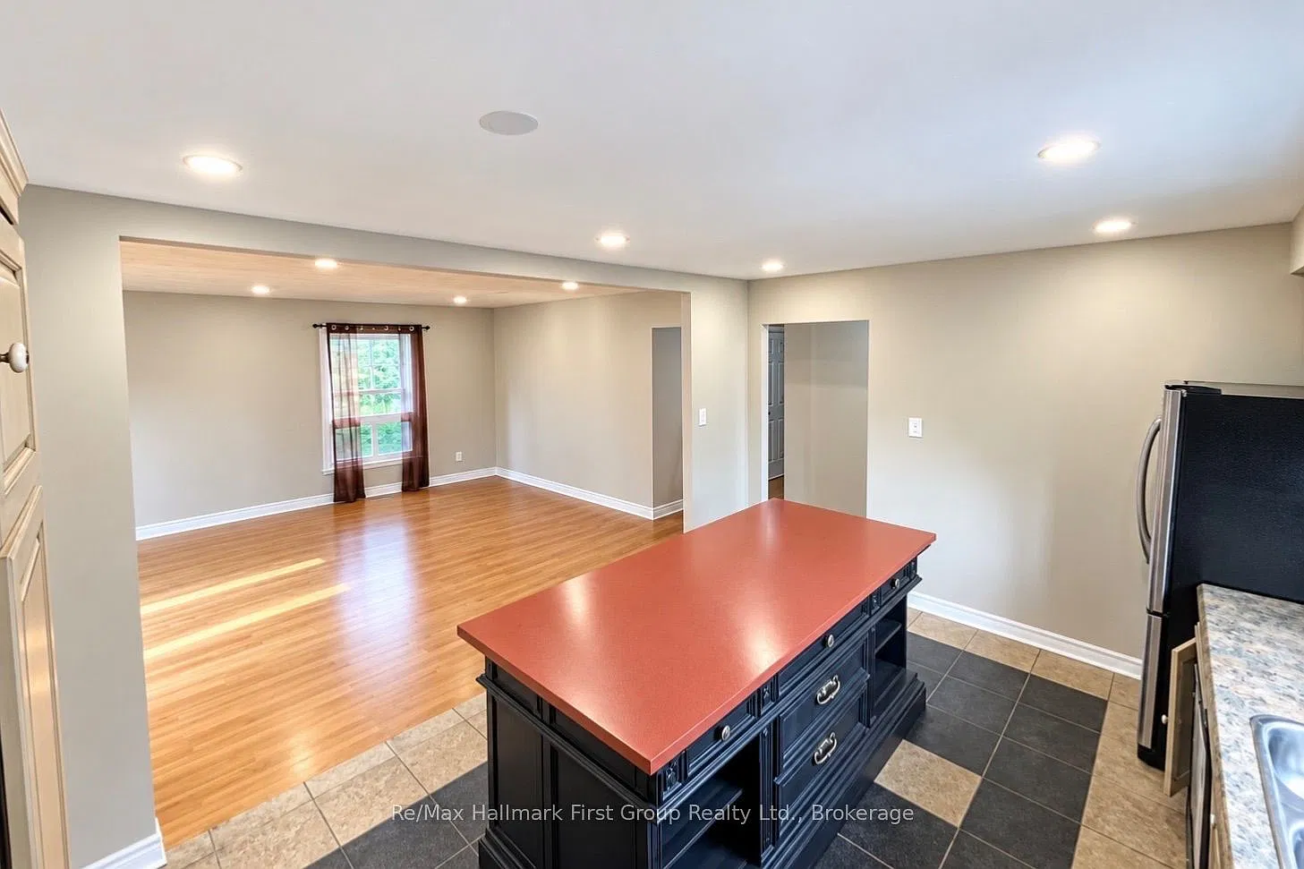 3 bed, $2,100 — Photo 3