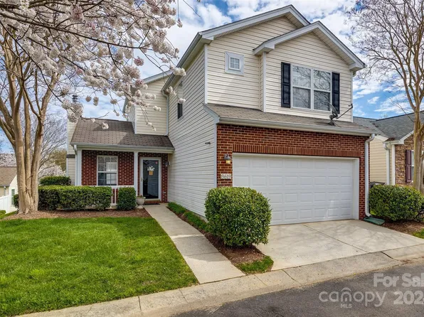 8619 Meadowmont View Dr, Charlotte, NC 28269