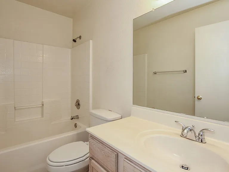 8720 W Tuckey Ln — Photo 14