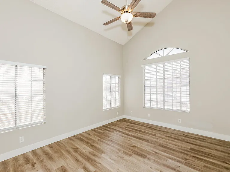 1403 Harmony Hill Dr — Photo 5