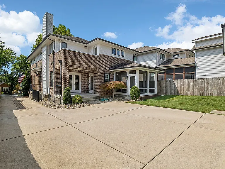 2302 Sunset Pl — Photo 37
