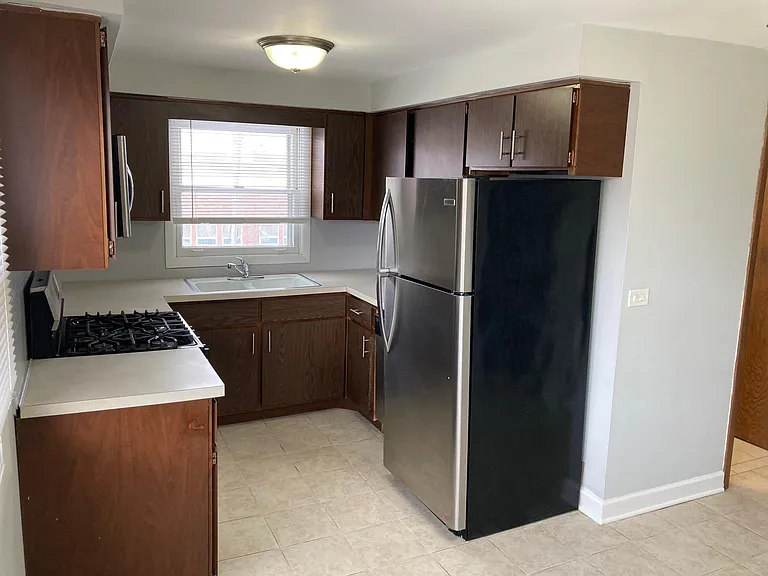 897 Graceland Ave #3W — Photo 2