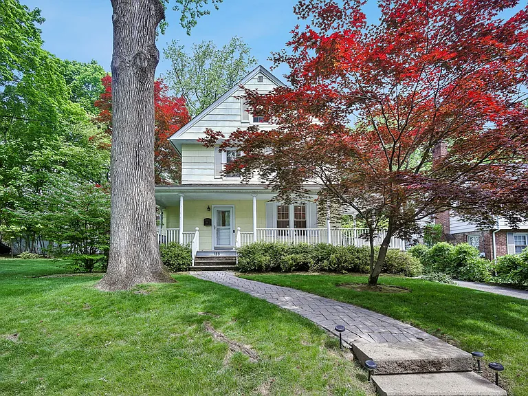 155 Sunset Ln — Photo 2