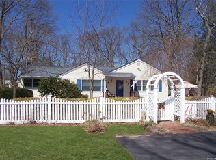 23 Pond Rd, Holbrook, NY 11741