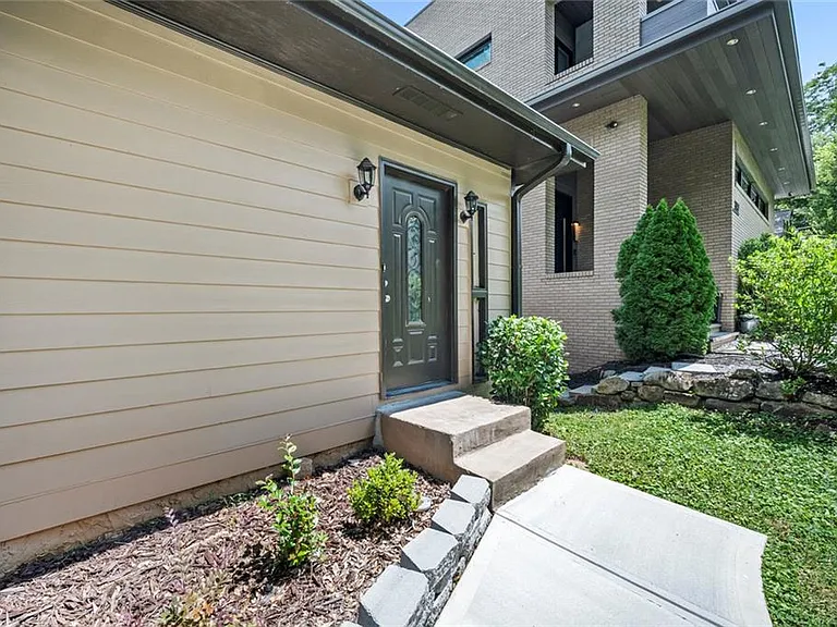 1126 Briarcliff Pl NE #3 — Photo 1