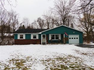 39 Golf Stream Dr, Penfield, NY 14526