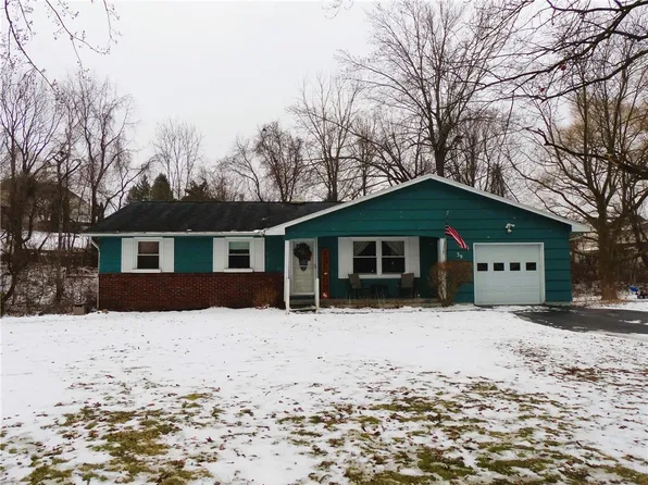 39 Golf Stream Dr, Penfield, NY 14526