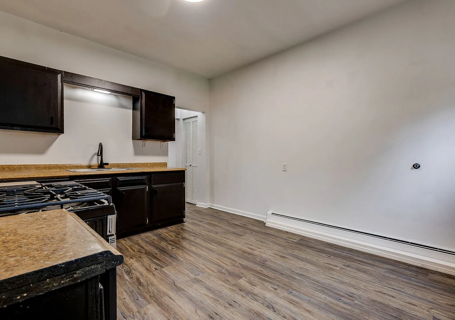 Available NOW - Updated 3 Bedroom Home in the South Side Slopes! — Photo 4