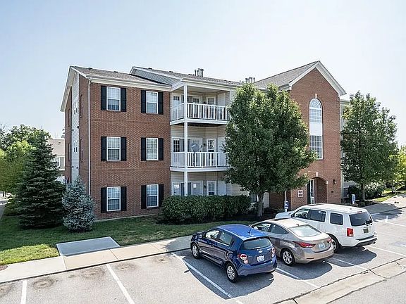 3rd image of 1070 Larkspur Ct