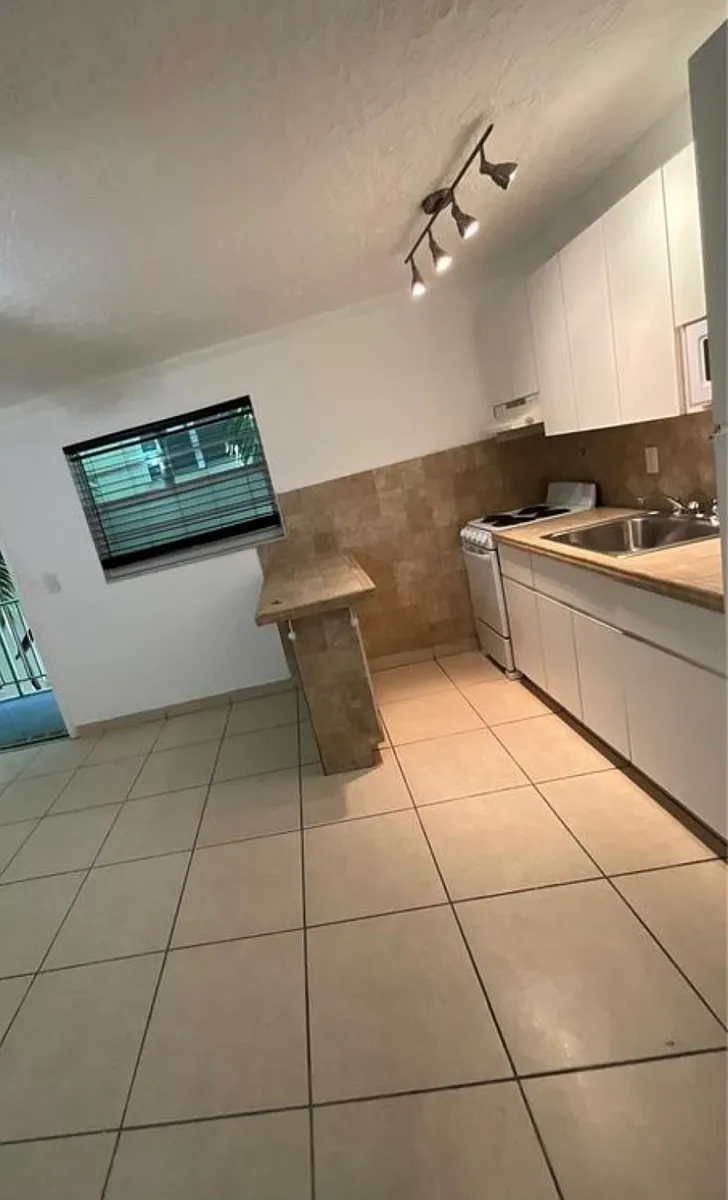 Building Photo - 528 Meridian Ave #202A