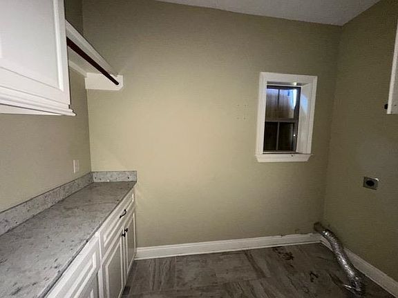 5th image of 894 Eve Elizabeth Ln