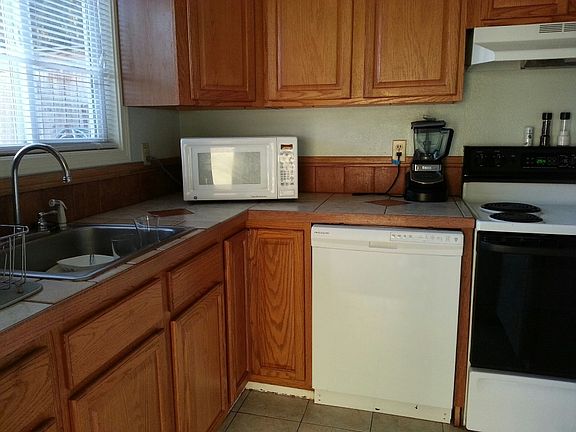 4th image of 1008 And 1010 11th St Ct NW