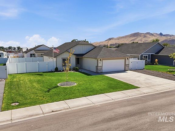 2nd image of 918 Sierra St
