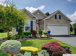8 Waltham Ct, Jackson, NJ 08527