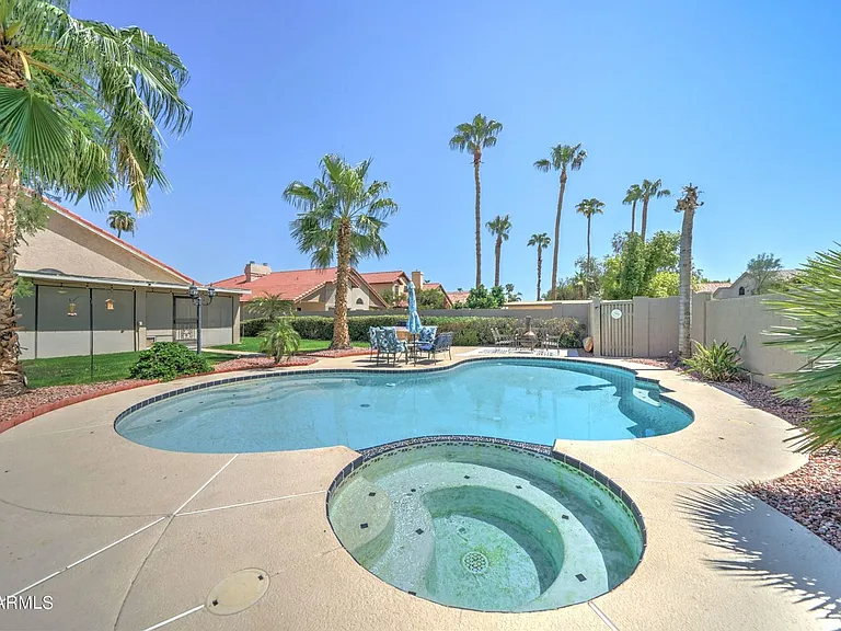 7035 W Morrow Dr — Photo 3