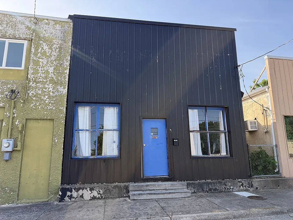 206 W 2nd St